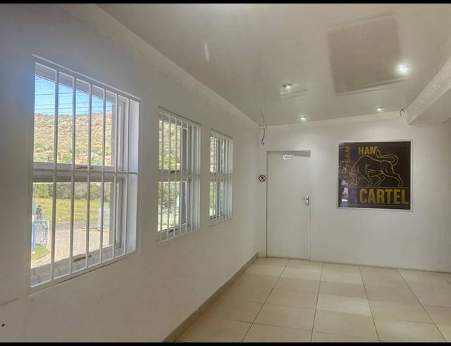3,501M² BUSINESS TO LET IN MONDEOR